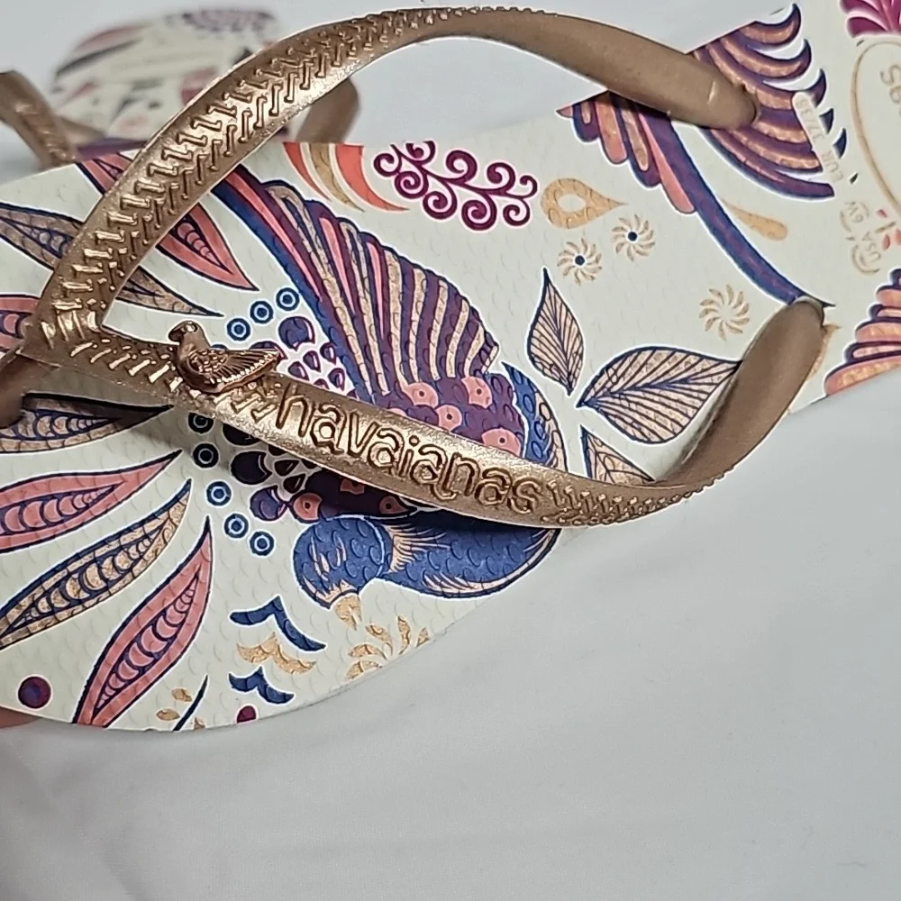 NWOT Havaianas Flip Flops - Picture 2 of 4
